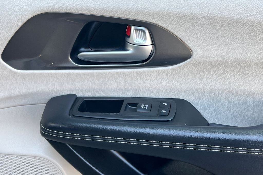 Thumbnail: 2024 Chrysler Pacifica - 27