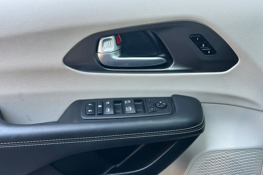 Thumbnail: 2024 Chrysler Pacifica - 22