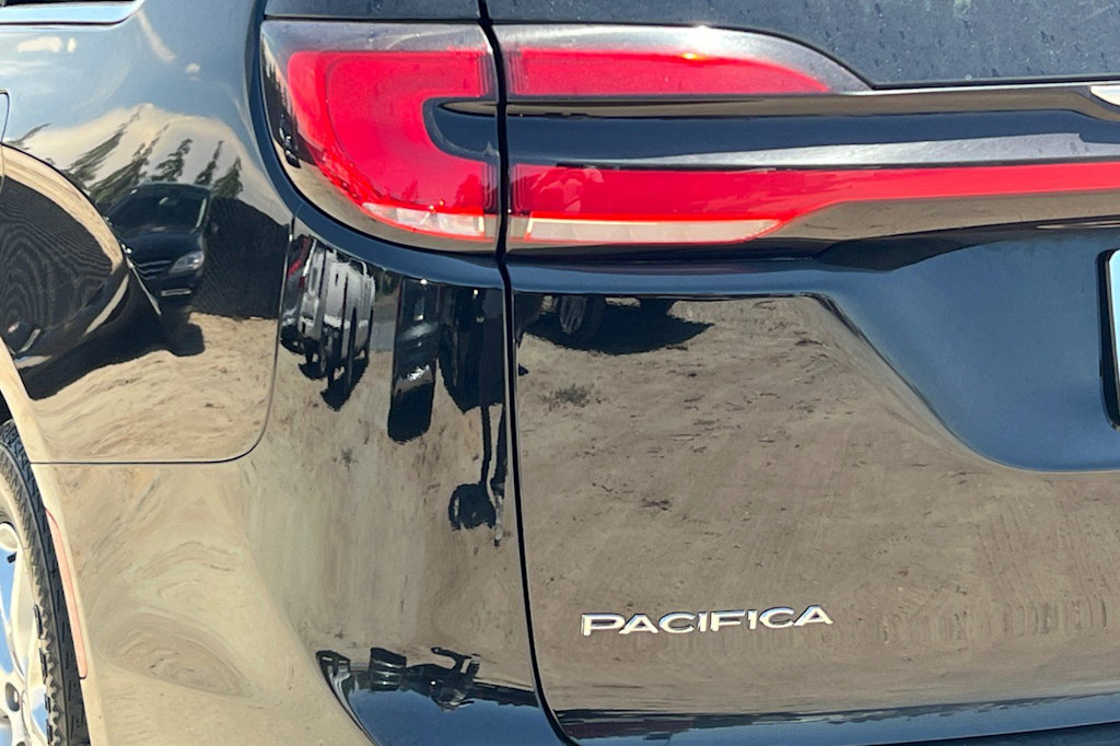 Thumbnail: 2024 Chrysler Pacifica - 24