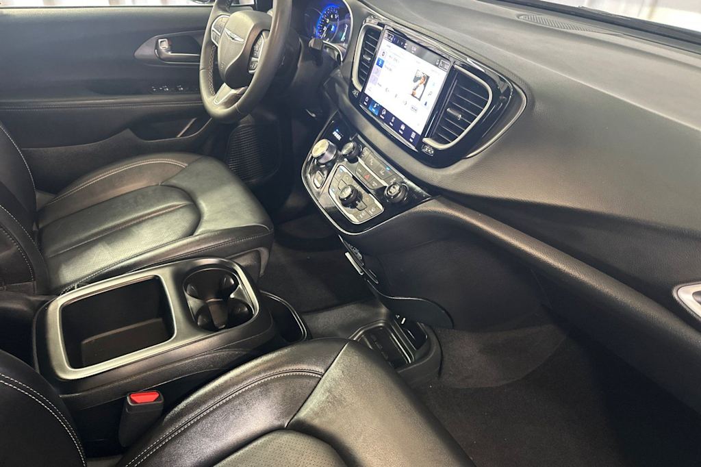 Thumbnail: 2025 Chrysler Pacifica - 13