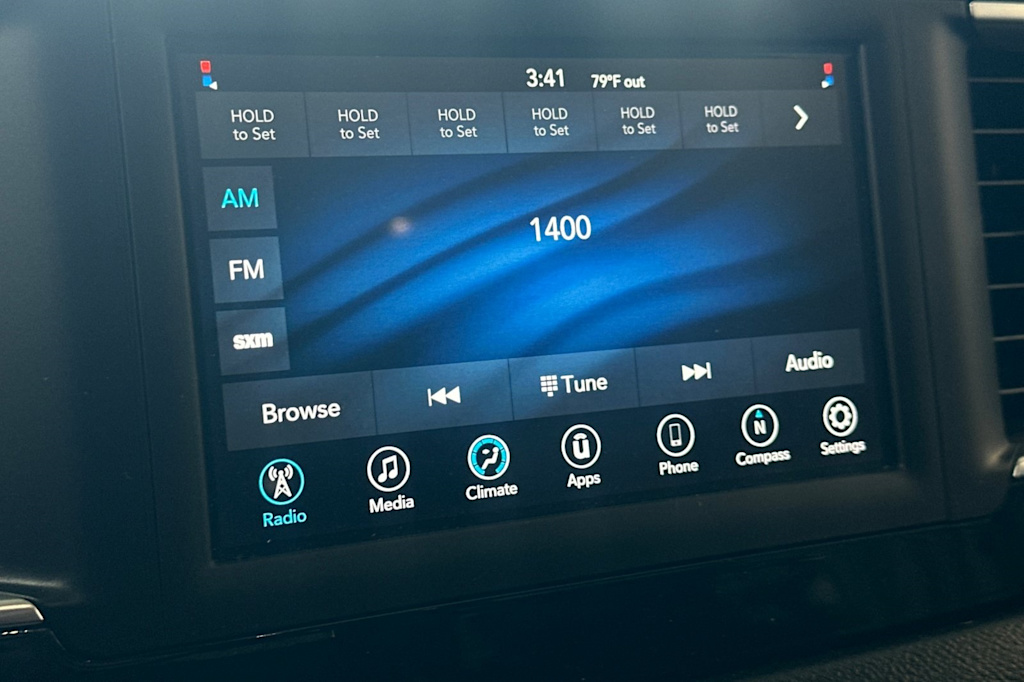 Thumbnail: 2020 Chrysler Voyager - 13