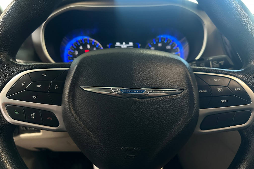 Thumbnail: 2020 Chrysler Voyager - 28