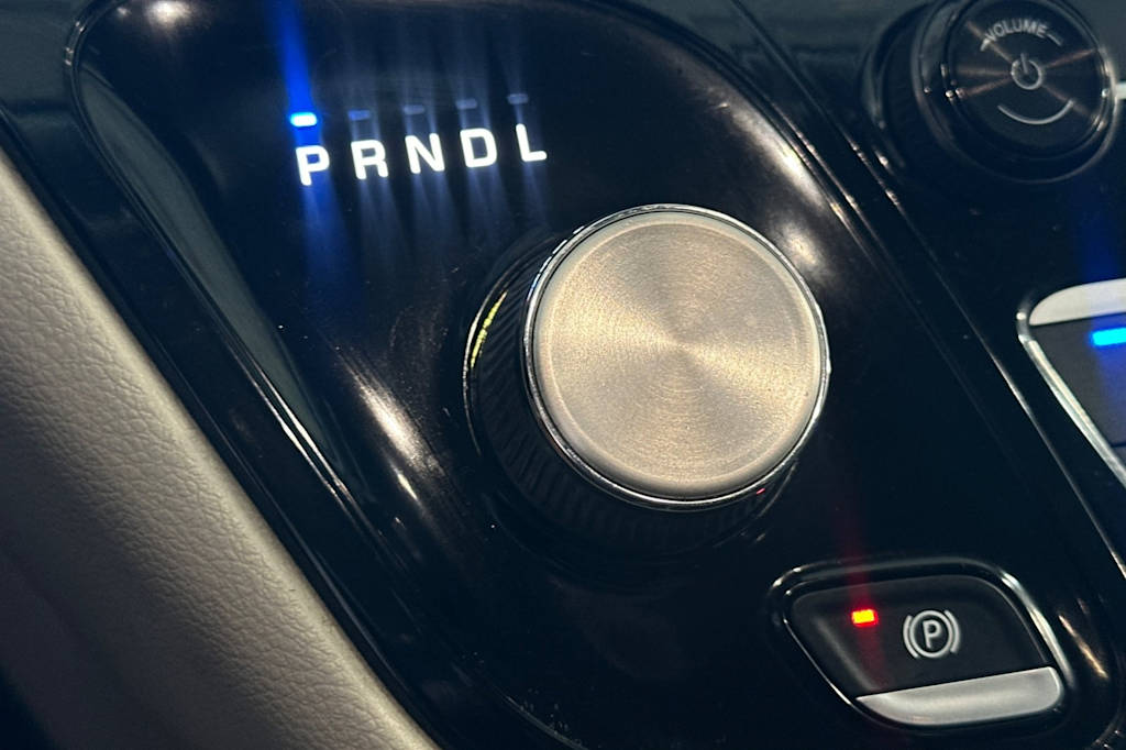 Thumbnail: 2020 Chrysler Voyager - 26