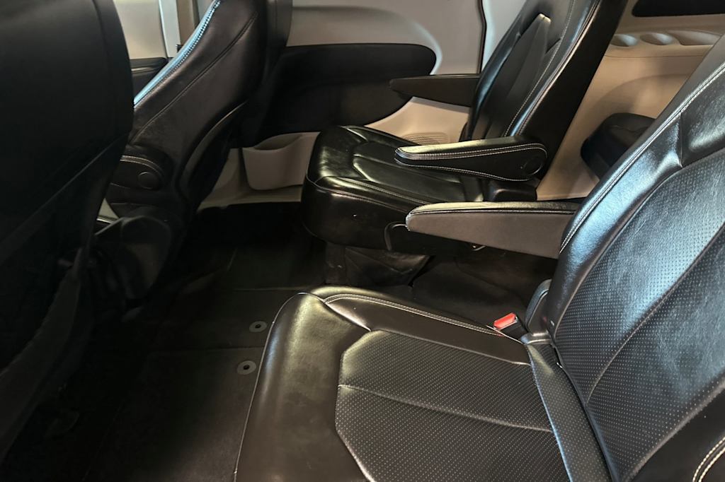 Thumbnail: 2020 Chrysler Voyager - 10