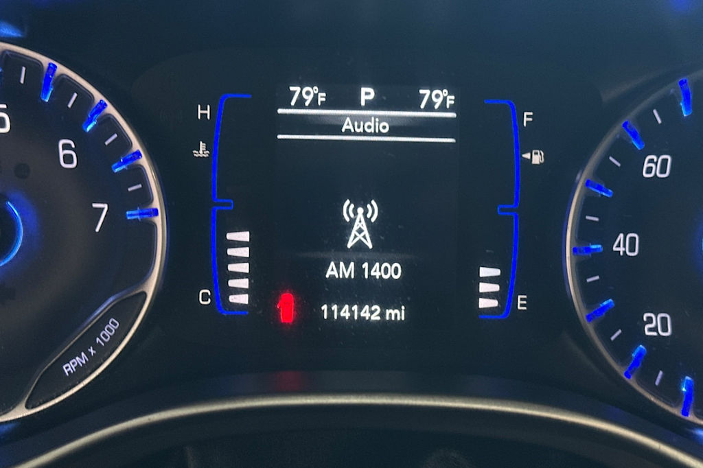 Thumbnail: 2020 Chrysler Voyager - 29