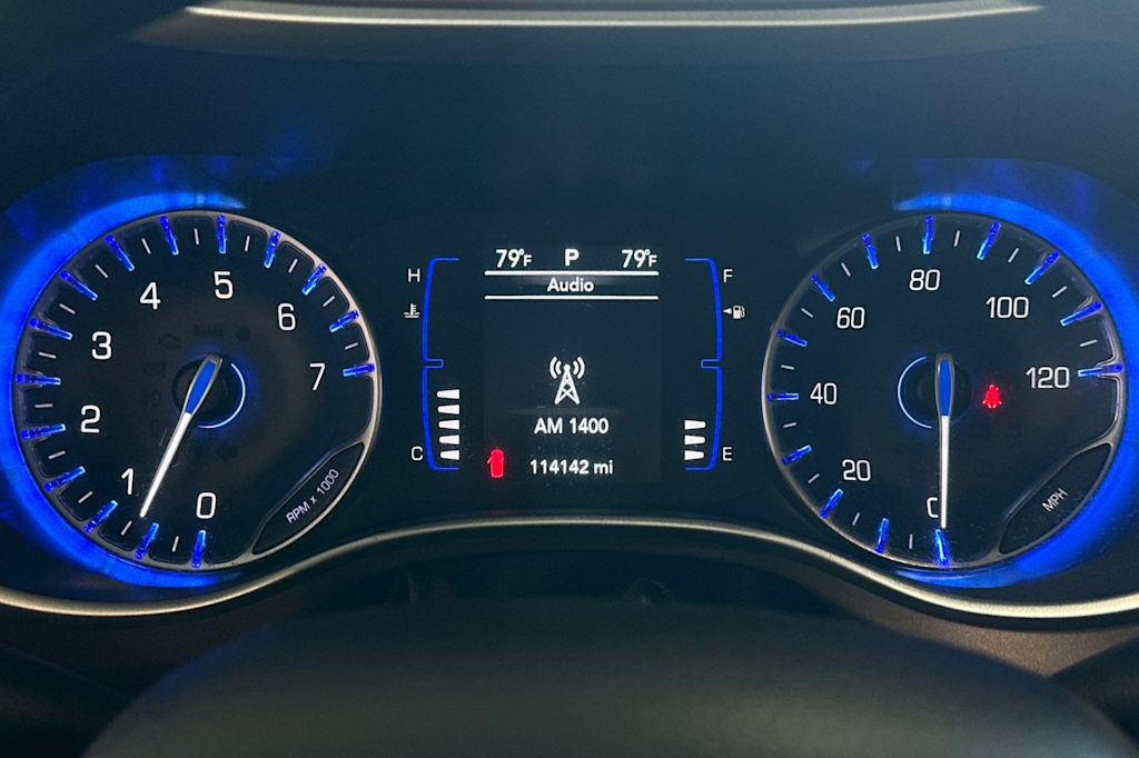 Thumbnail: 2020 Chrysler Voyager - 14