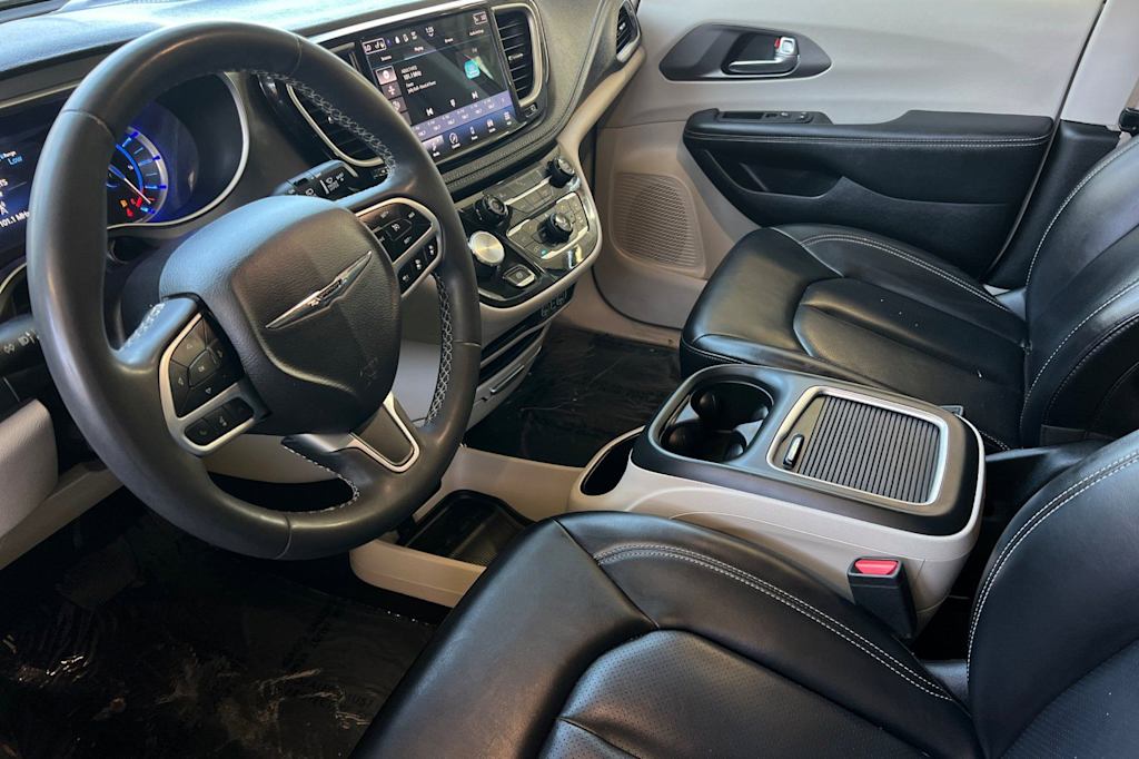 Thumbnail: 2023 Chrysler Pacifica - 9