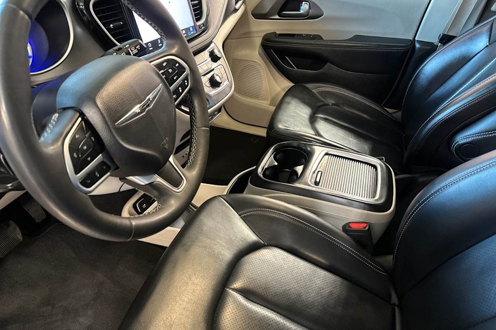 Thumbnail: 2023 Chrysler Pacifica - 10