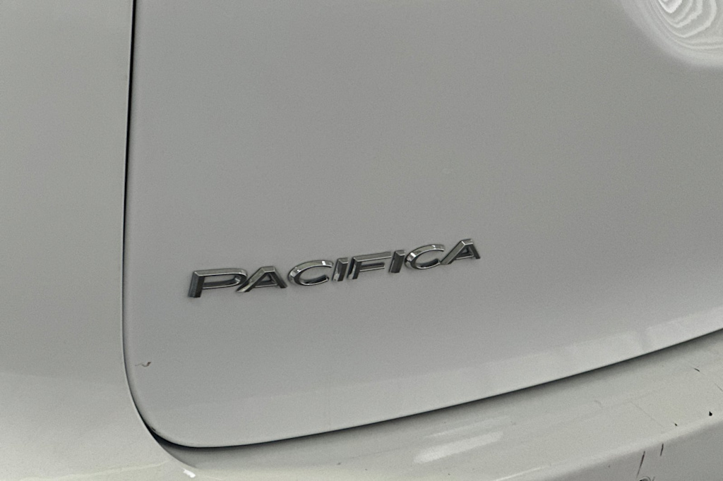 Thumbnail: 2023 Chrysler Pacifica - 7