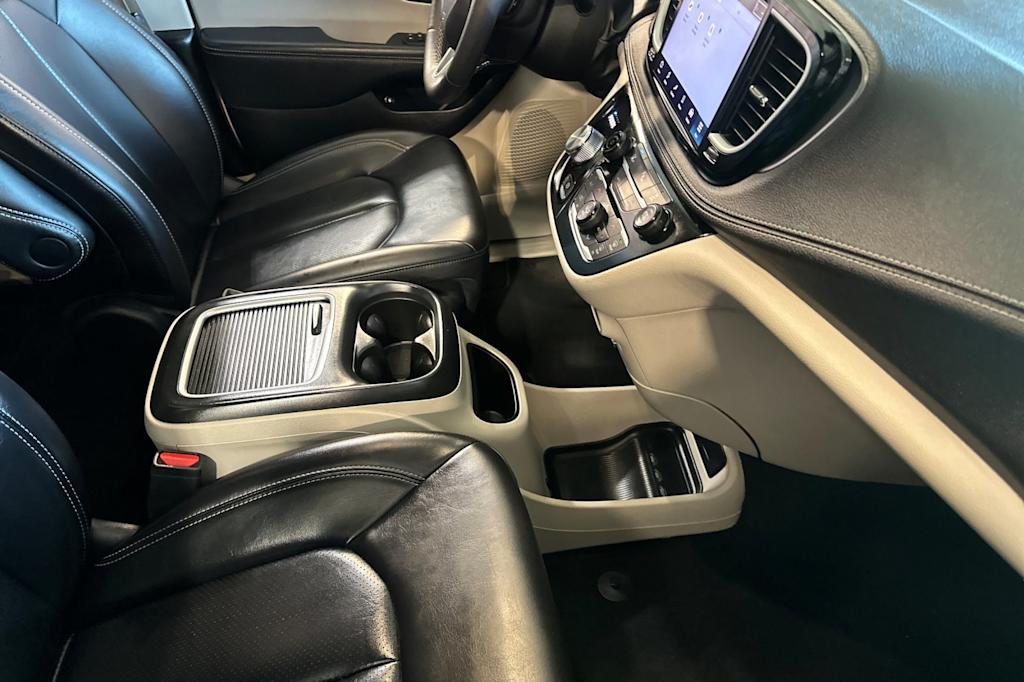 Thumbnail: 2023 Chrysler Pacifica - 25