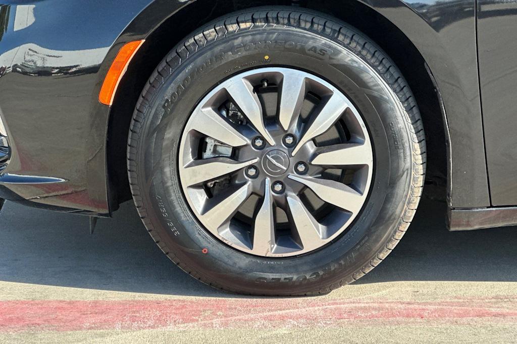 Thumbnail: 2023 Chrysler Pacifica - 36