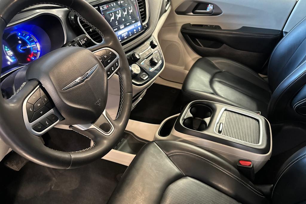Thumbnail: 2023 Chrysler Pacifica - 9