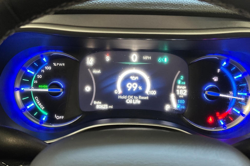 Thumbnail: 2023 Chrysler Pacifica - 32
