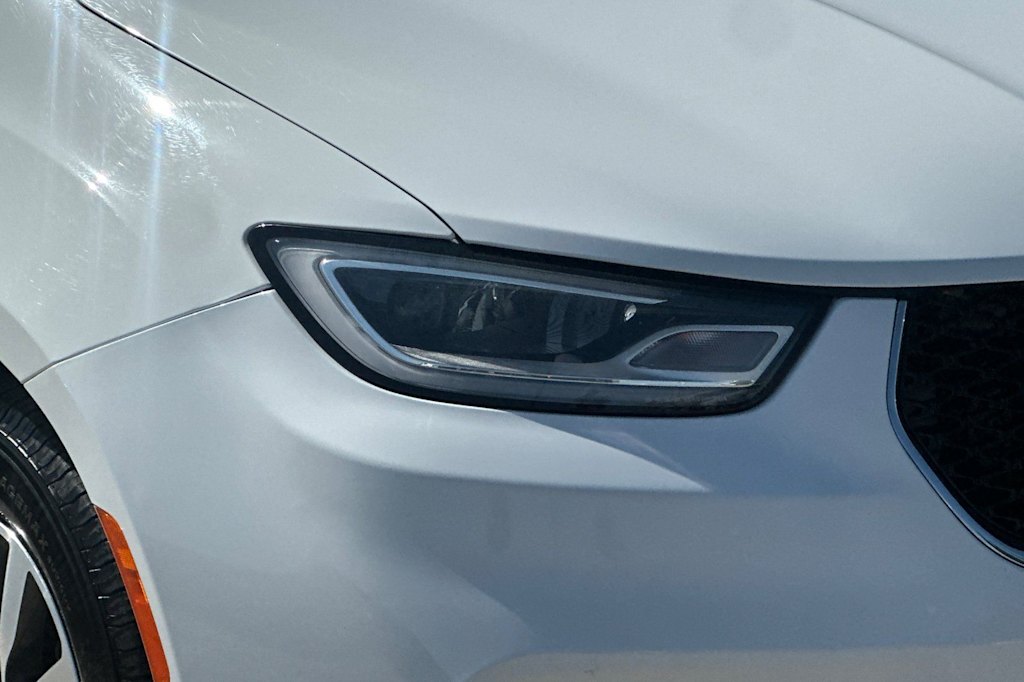Thumbnail: 2023 Chrysler Pacifica - 33