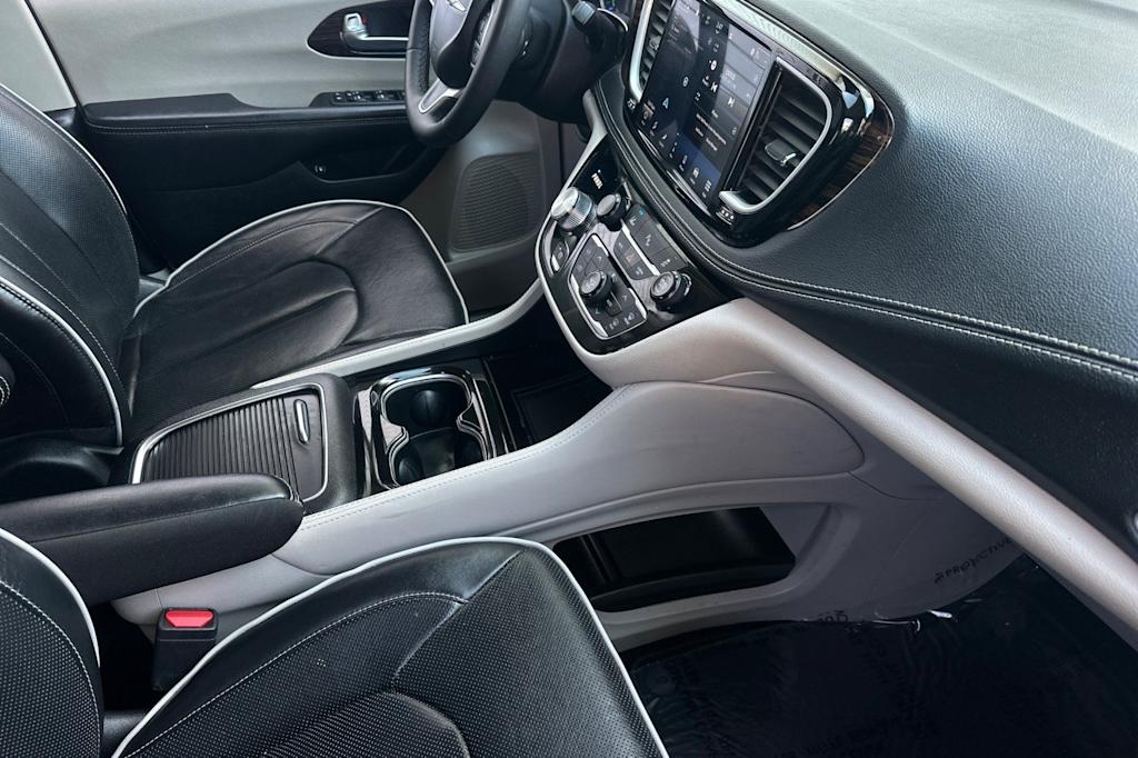 Thumbnail: 2023 Chrysler Pacifica - 12