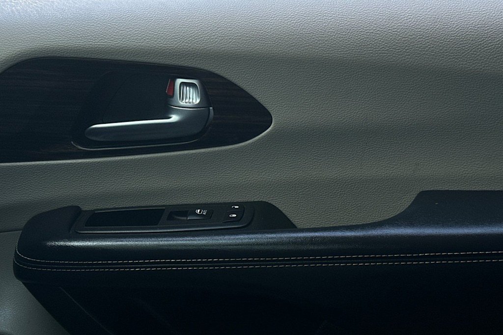 Thumbnail: 2023 Chrysler Pacifica - 23