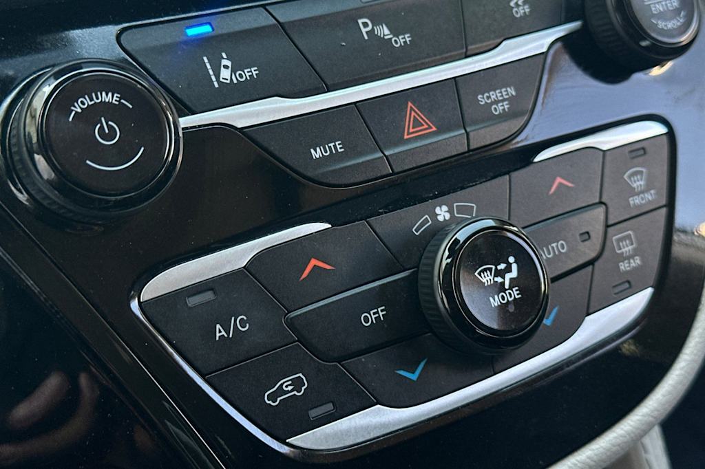 Thumbnail: 2023 Chrysler Pacifica - 26