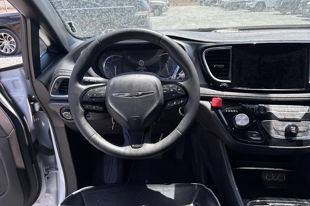 Thumbnail: 2022 Chrysler Pacifica - 11