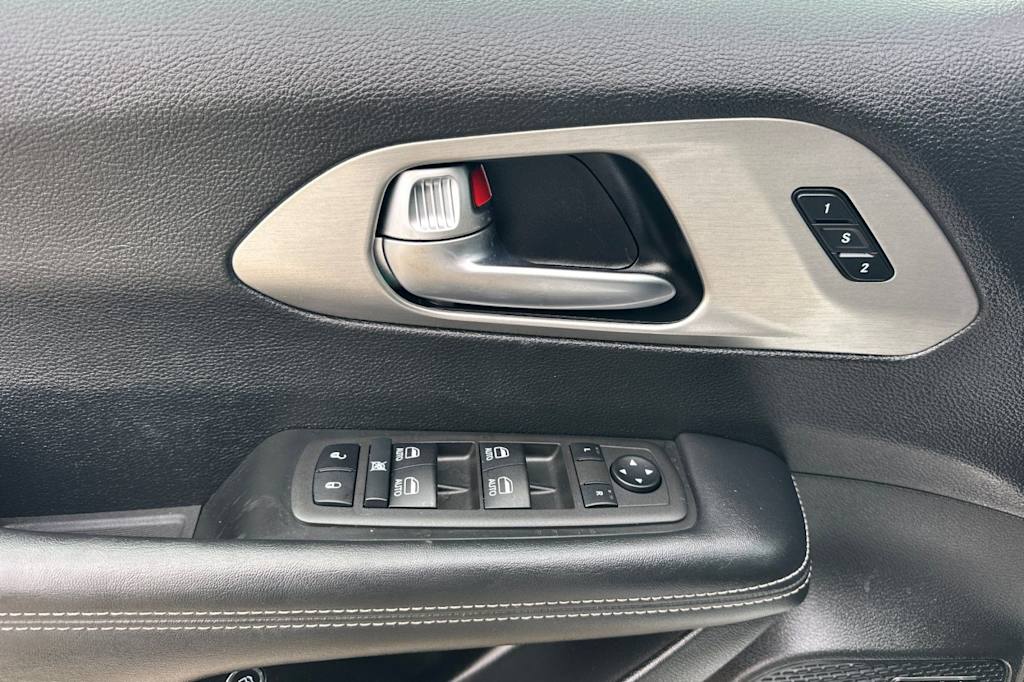 Thumbnail: 2022 Chrysler Pacifica - 22