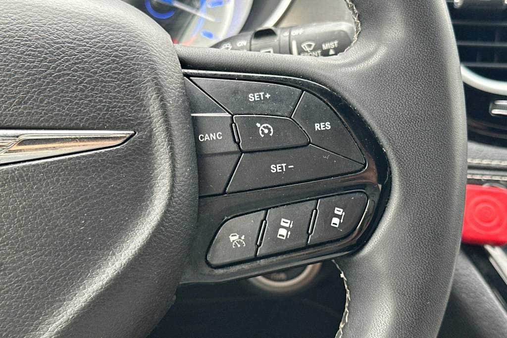 Thumbnail: 2022 Chrysler Pacifica - 32