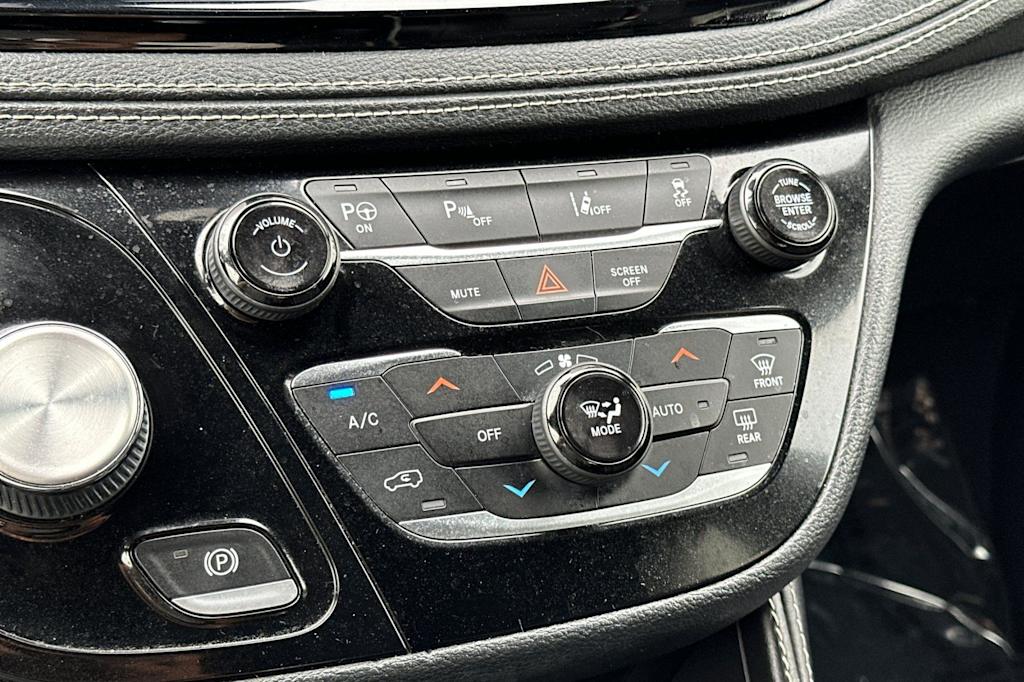 Thumbnail: 2022 Chrysler Pacifica - 30