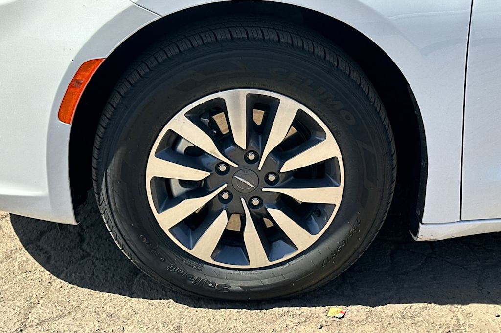 Thumbnail: 2024 Chrysler Pacifica - 8