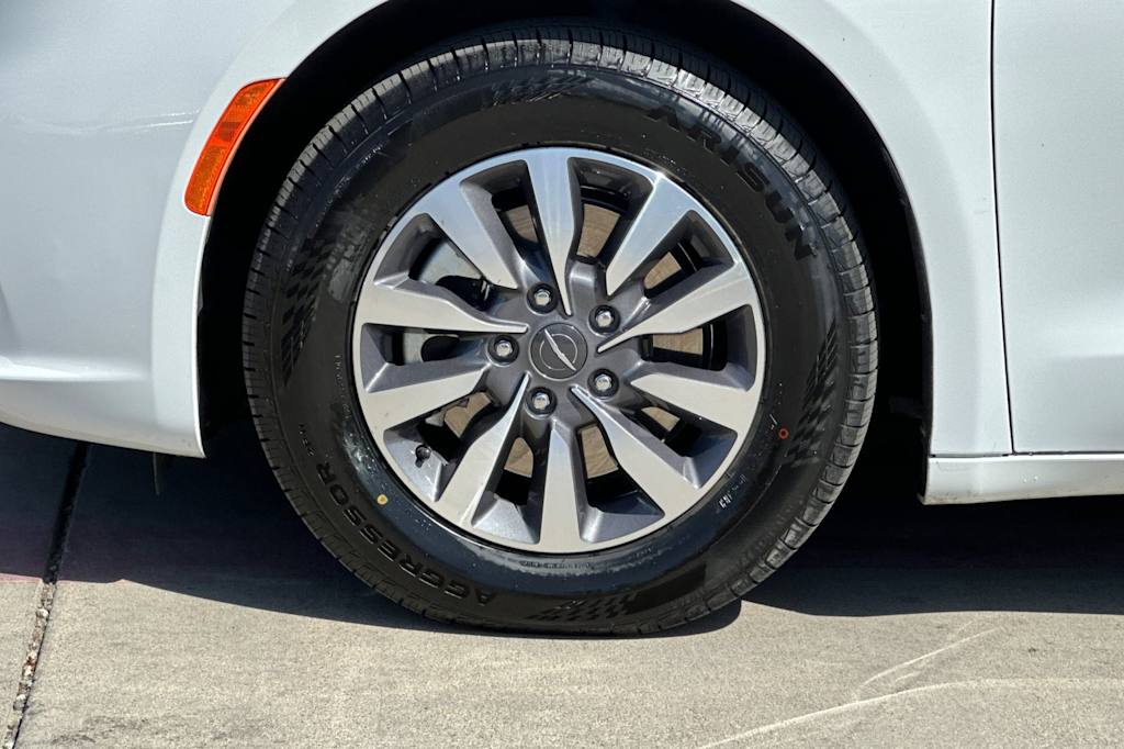 Thumbnail: 2024 Chrysler Pacifica - 8