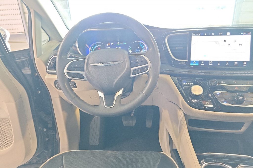 Thumbnail: 2023 Chrysler Pacifica - 9