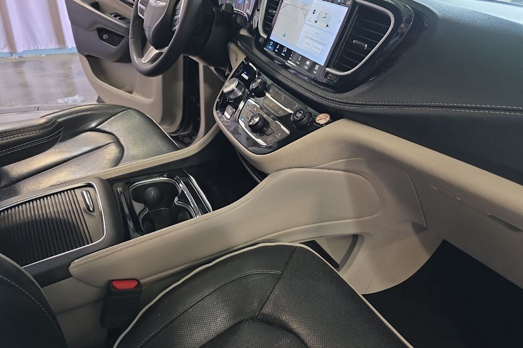 Thumbnail: 2023 Chrysler Pacifica - 12