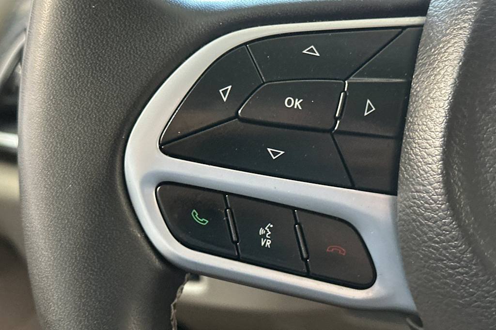 Thumbnail: 2023 Chrysler Pacifica - 34