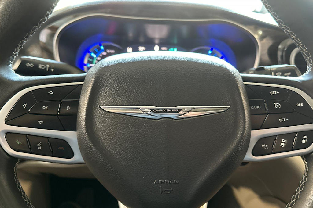 Thumbnail: 2023 Chrysler Pacifica - 32