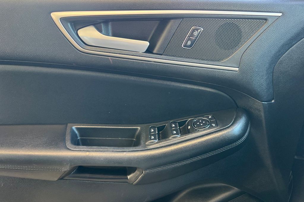 Thumbnail: 2022 Ford Edge - 24