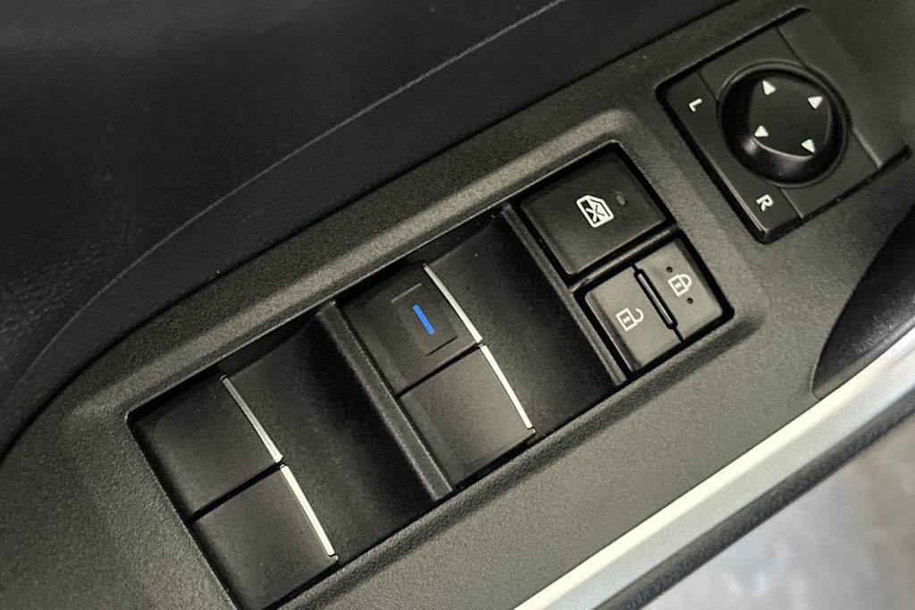 Thumbnail: 2019 Toyota RAV4 - 23