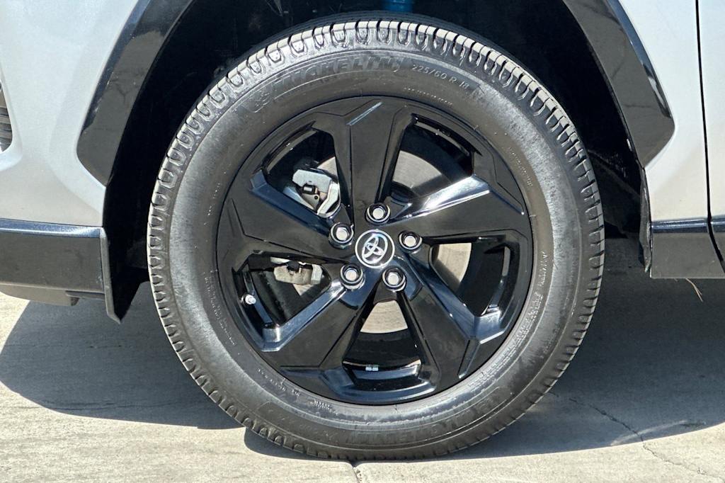 Thumbnail: 2019 Toyota RAV4 - 8