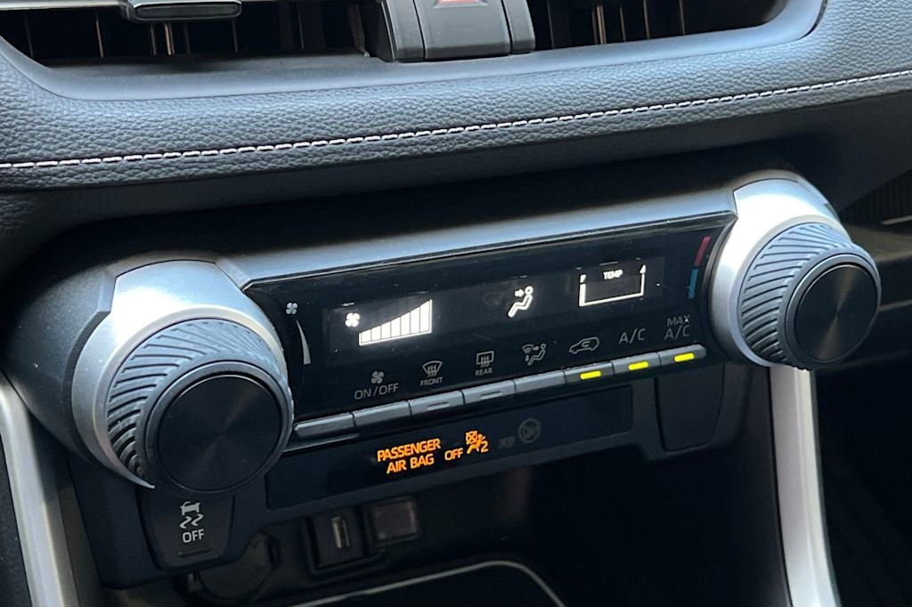 Thumbnail: 2020 Toyota RAV4 - 25