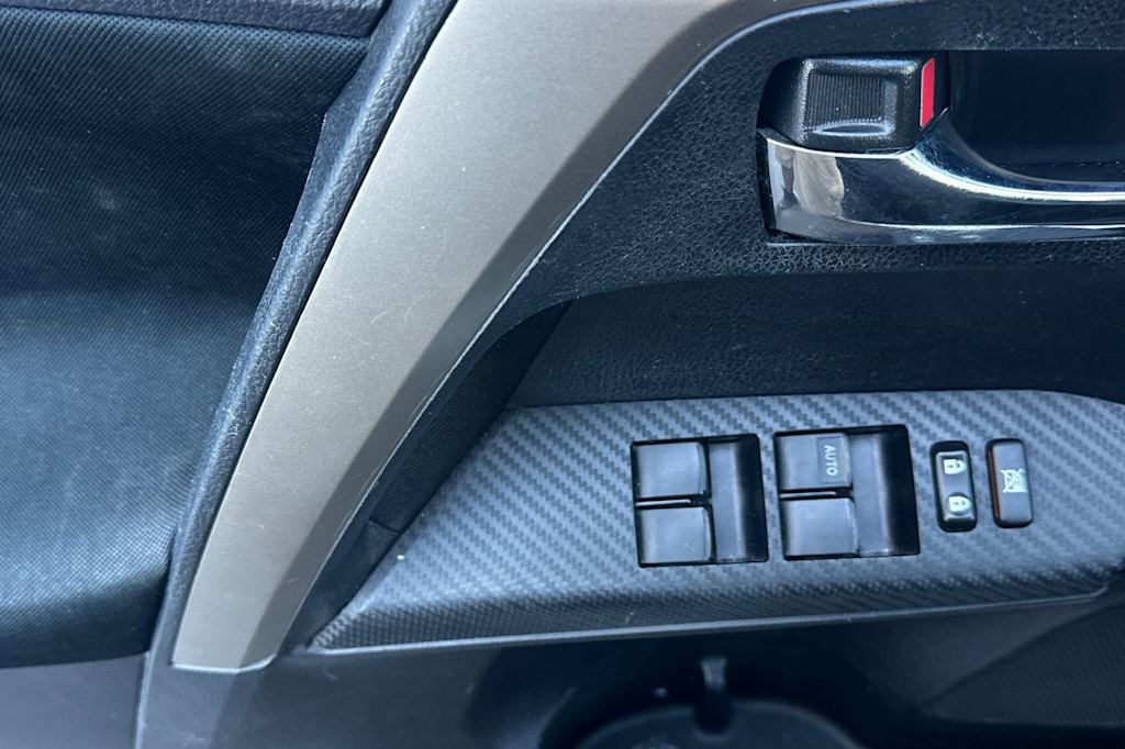 Thumbnail: 2015 Toyota RAV4 - 22