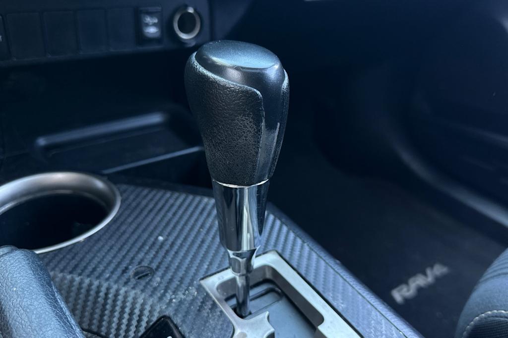 Thumbnail: 2015 Toyota RAV4 - 14