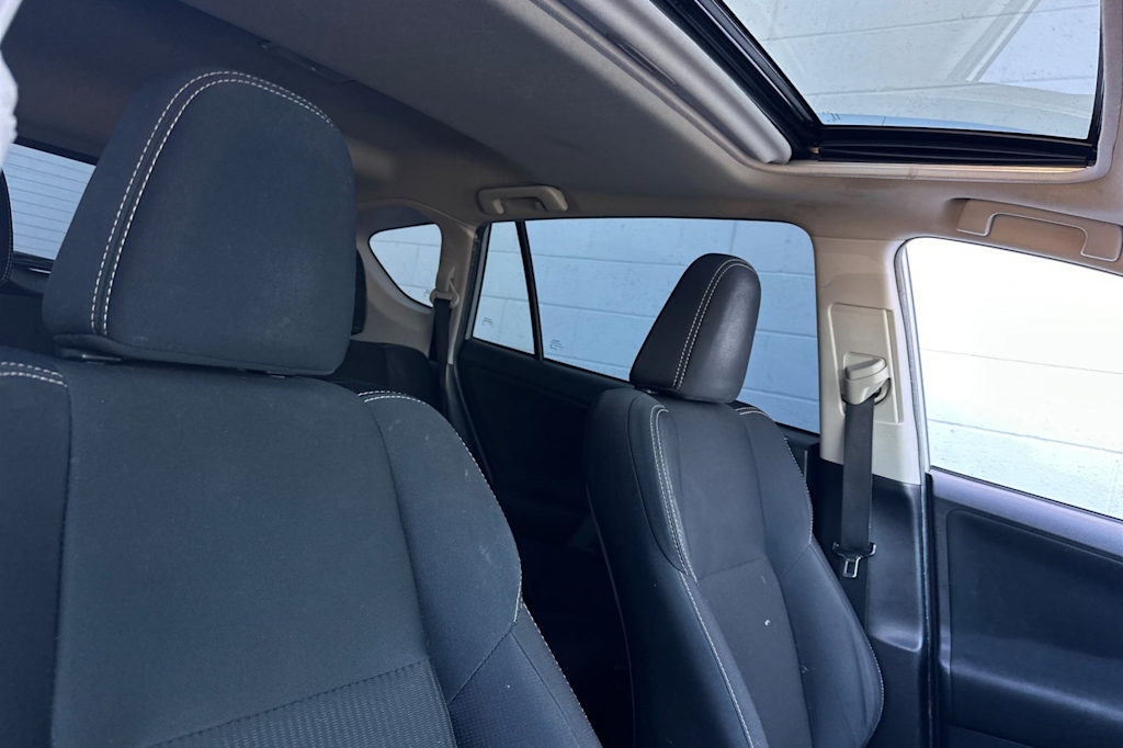 Thumbnail: 2015 Toyota RAV4 - 24