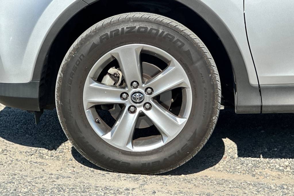 Thumbnail: 2015 Toyota RAV4 - 8