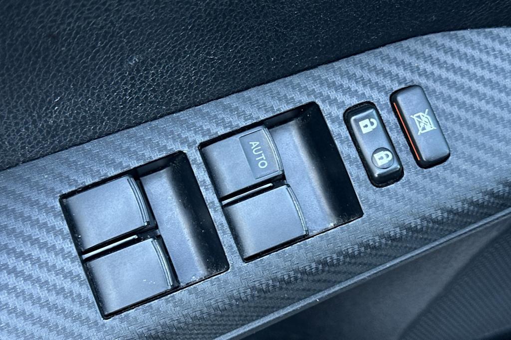 Thumbnail: 2015 Toyota RAV4 - 23