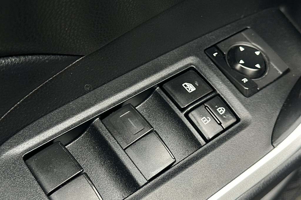 Thumbnail: 2020 Toyota RAV4 - 24