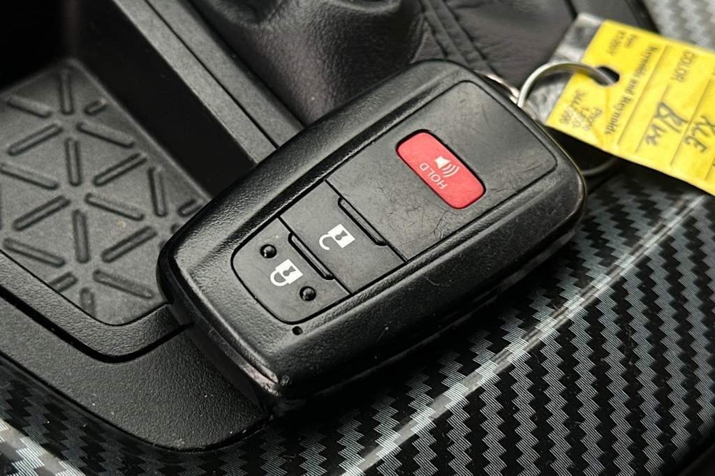 Thumbnail: 2020 Toyota RAV4 - 18