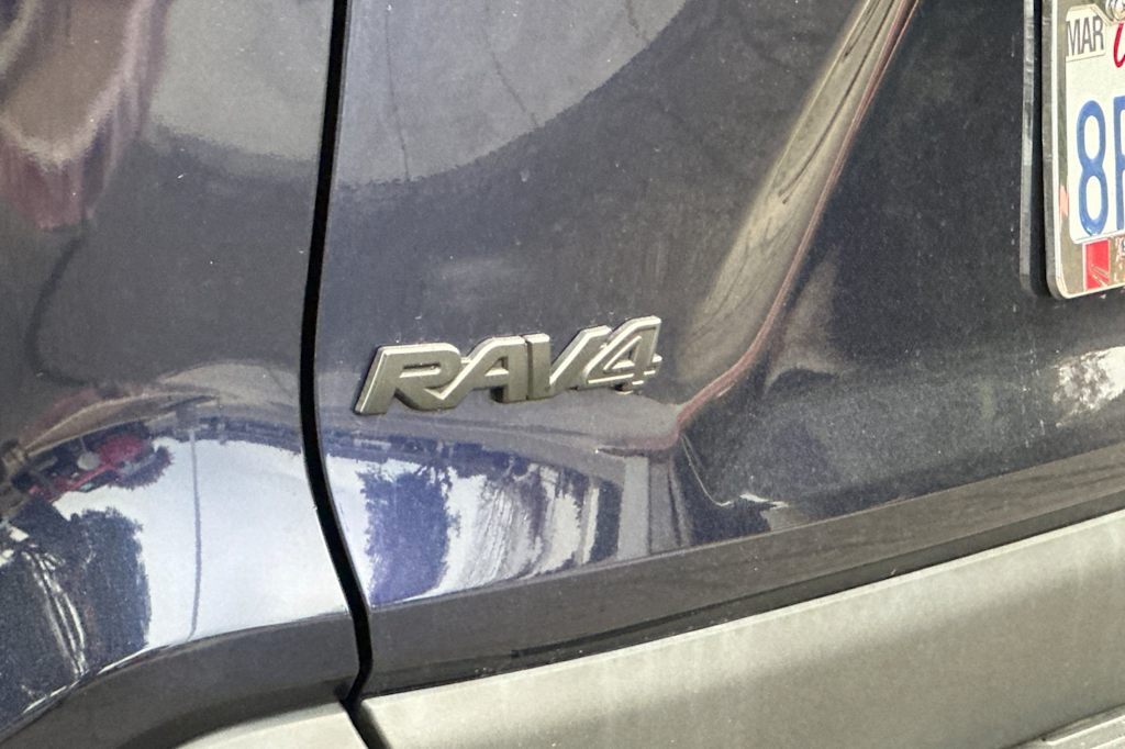 Thumbnail: 2020 Toyota RAV4 - 7