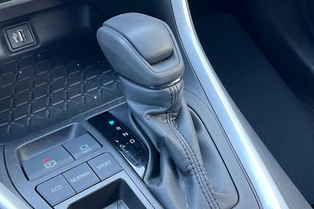 Thumbnail: 2024 Toyota RAV4 - 15