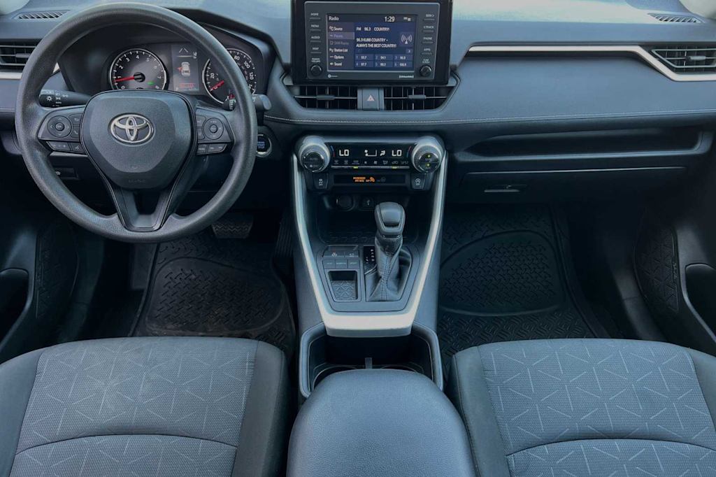 2022 Toyota RAV4 XLE 2