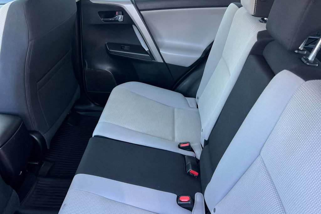 Thumbnail: 2018 Toyota RAV4 - 11