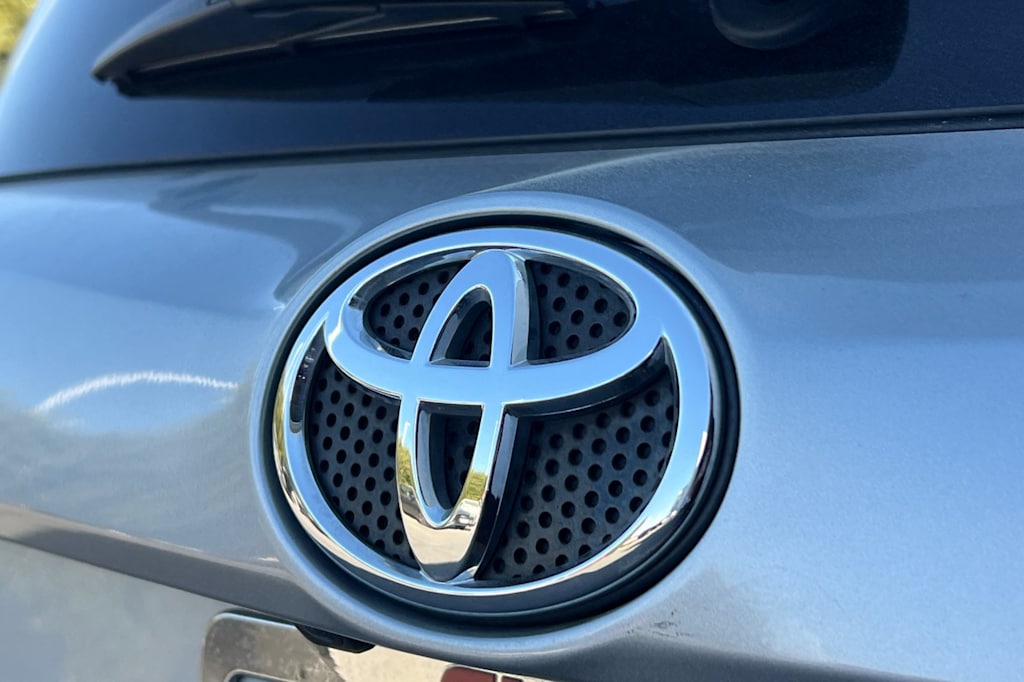 Thumbnail: 2018 Toyota RAV4 - 7