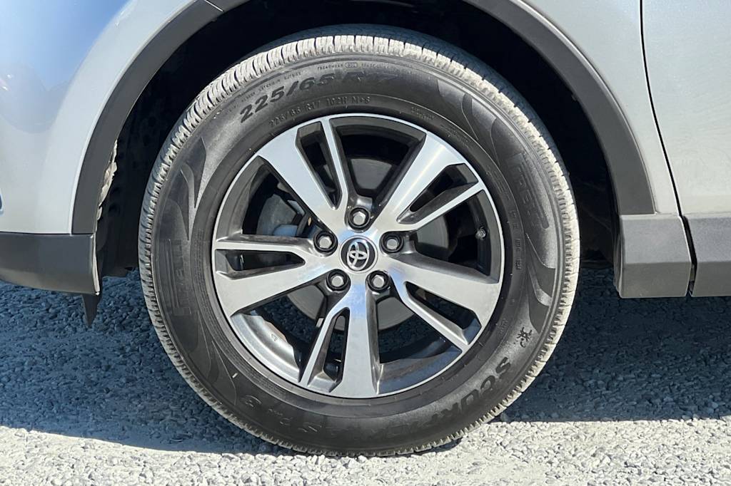 Thumbnail: 2018 Toyota RAV4 - 8