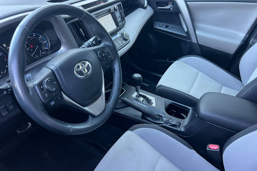 Thumbnail: 2018 Toyota RAV4 - 9