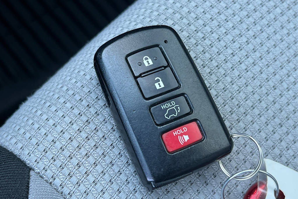 Thumbnail: 2018 Toyota RAV4 - 18